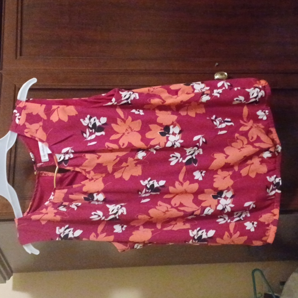 Sleeveless liz claiborne shirt